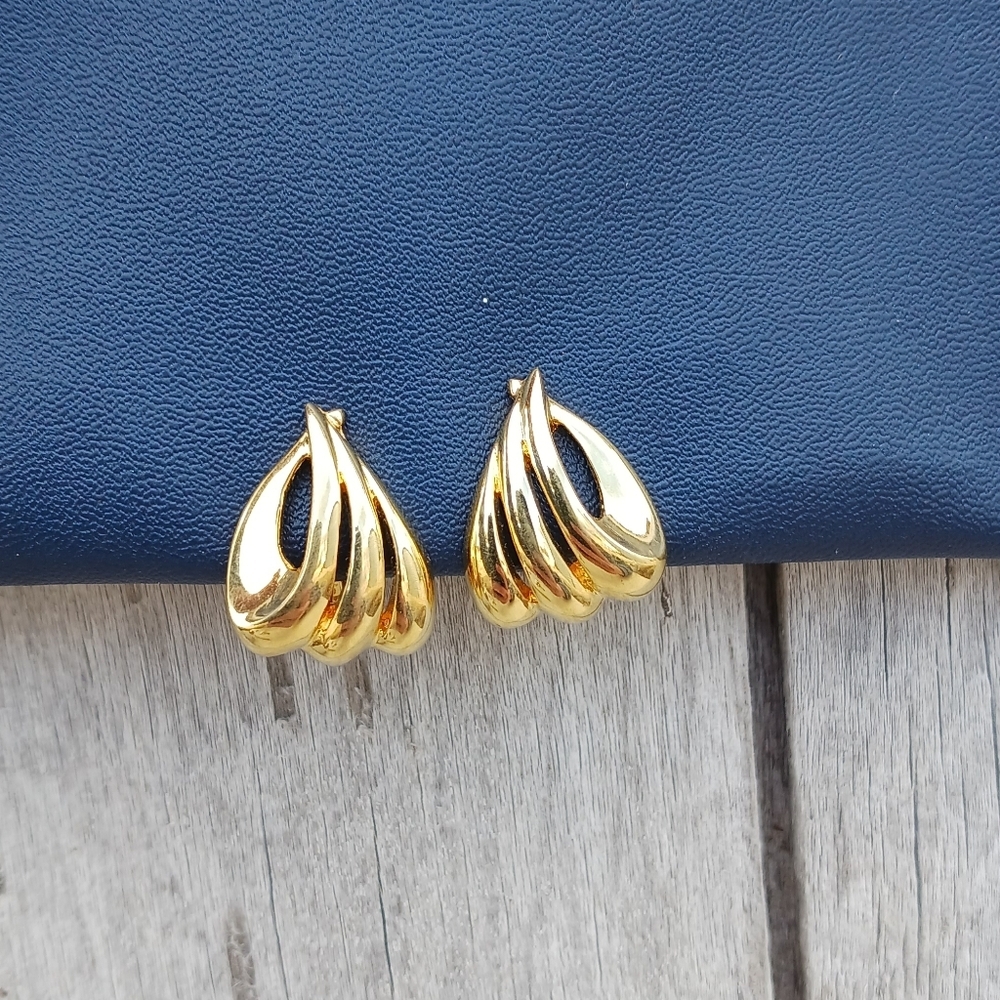 Vintage Monet Signed Open Teardrops‎ Gold Tone Clip On Earrings Triple Loop